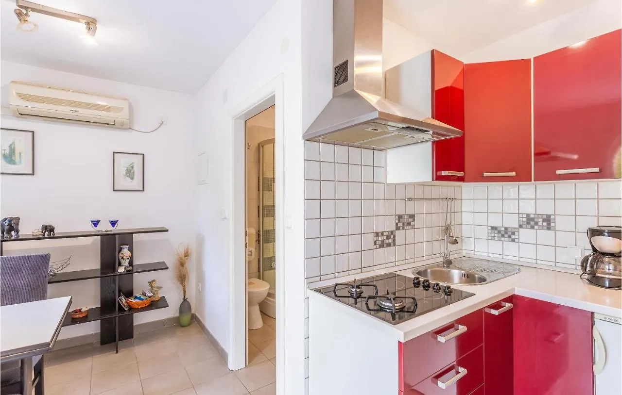 1 Bedroom Stunning Apartment In Omišalj